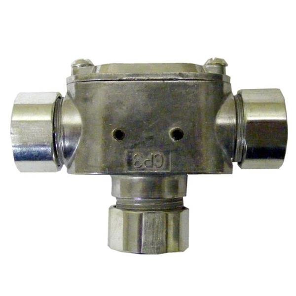 Conector tipo T de acero para tubería en sistema de supresión de incendios Buckeye Kitchen Mister.